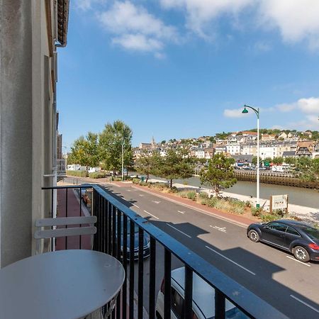 Studio Sleeps 4 With Terrace, 500M Place Morny โดวีลล์ ภายนอก รูปภาพ