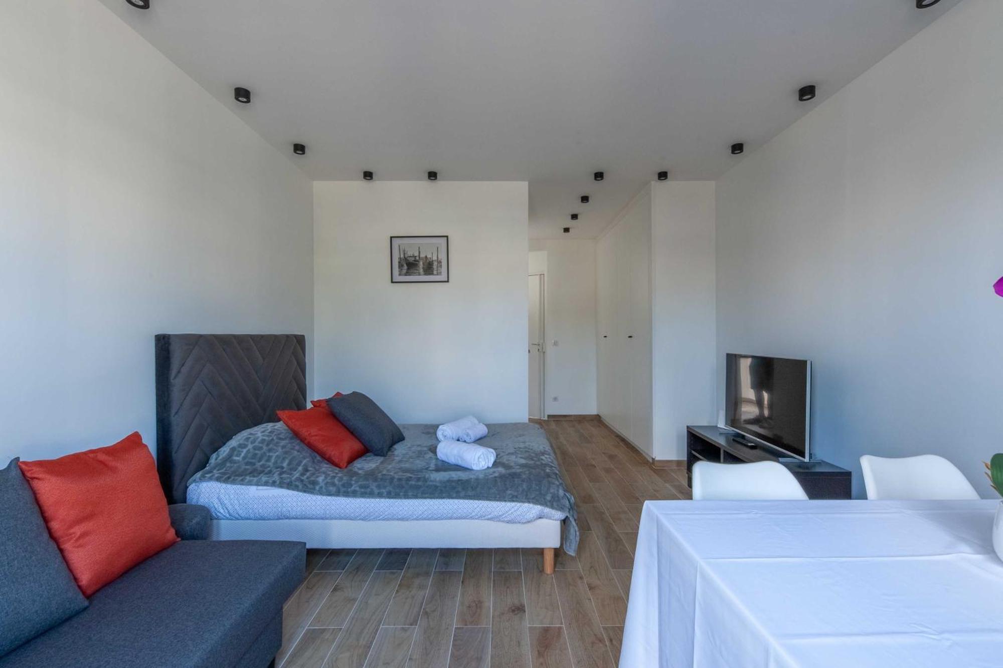 Studio Sleeps 4 With Terrace, 500M Place Morny โดวีลล์ ภายนอก รูปภาพ