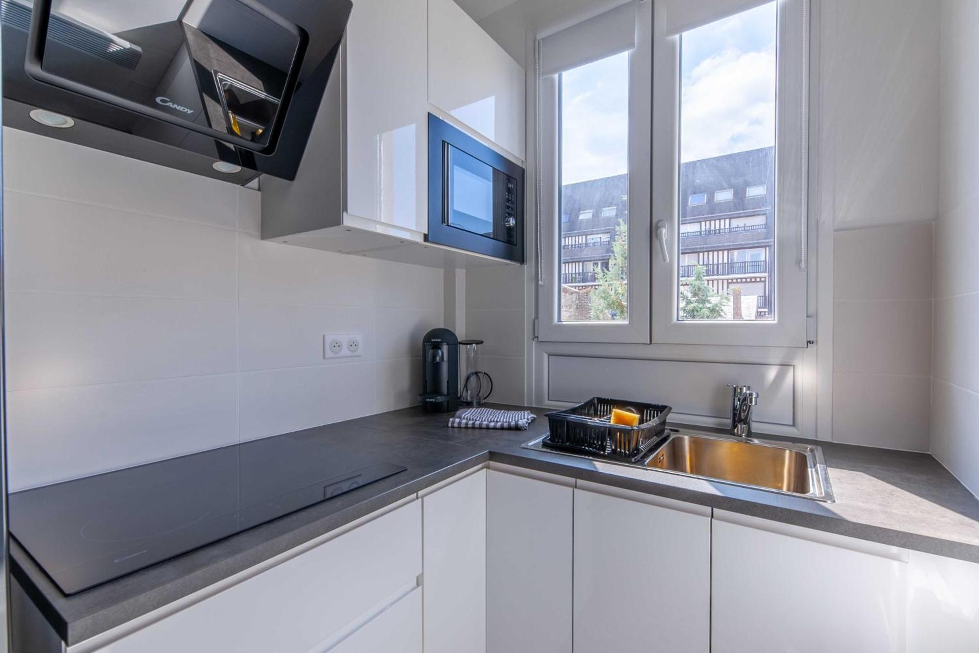 Studio Sleeps 4 With Terrace, 500M Place Morny โดวีลล์ ภายนอก รูปภาพ